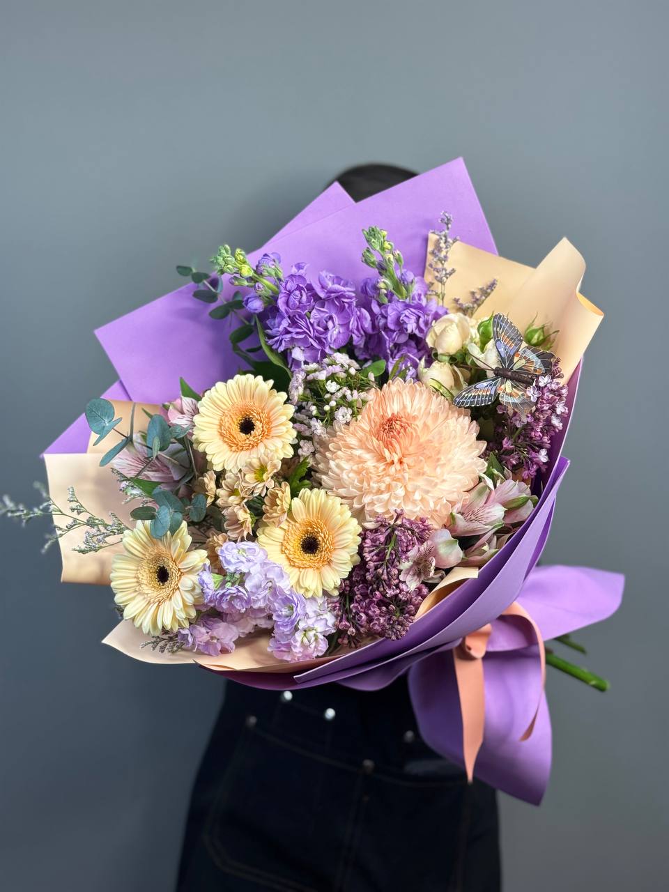 Букет Эльмира с гермини, сиренью и маттиолой