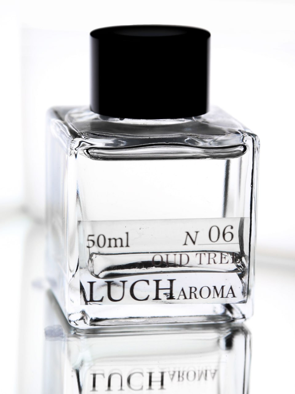 Аромадиффузор аромат №06 Удовое дерево 50мл от LUCHaroma