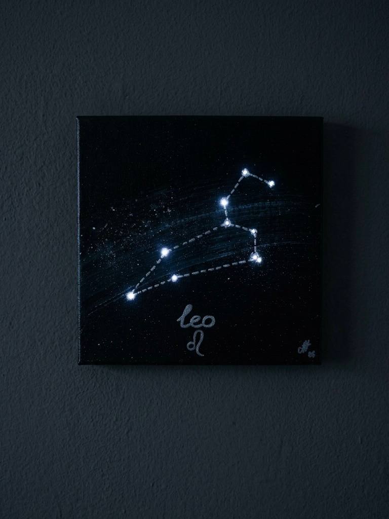 Интерьерная световая картина «Лев (Leo)» из серии «Знаки зодиака на звёздном небе»