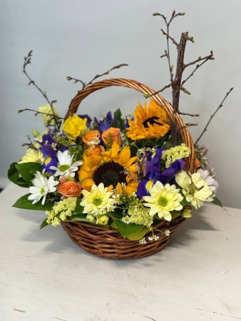 Композиция Летнее эхо с подсолнухами, ирисами, танацетумом (1)