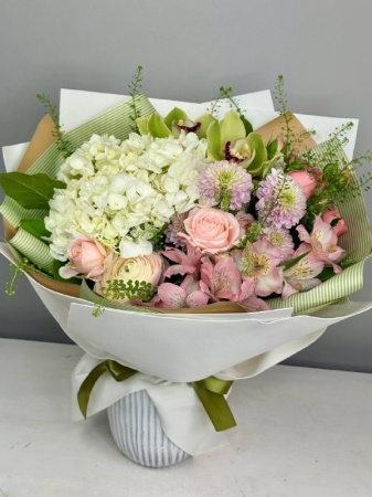 Букет Как в сказке с гортензией орхидеями и ранункулюсом  (1)