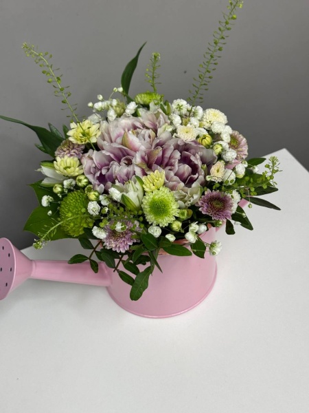 Композиция Блюз с тюльпанами, сантини и гипсофилой в леечке (3)