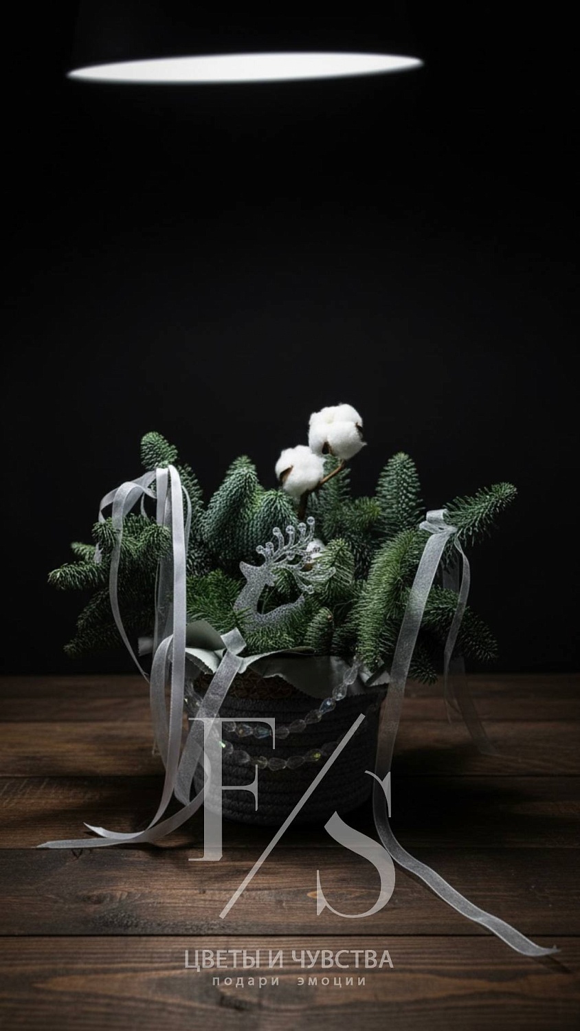 МАГИЯ ХВОИ и БАРХАТА. Как создать уютное новогоднее настроение с помощью веток и лент.