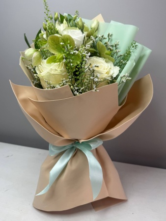 Букет нежный поцелуй с белыми розами (3)