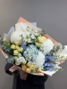 Букет Милагрес с гортензией, дельфиниумом и сиренью (3)