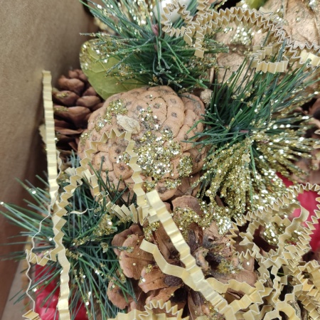 Коробка подарочная с венком бычком кр тишью (4)